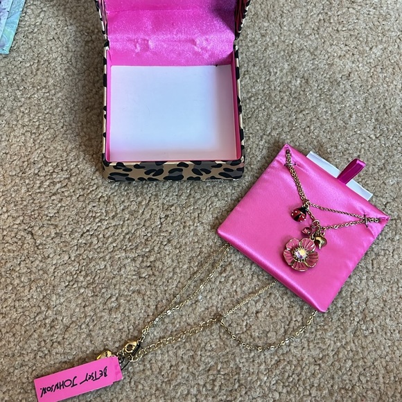 Brand new Betsy Johnson necklace. - Picture 3 of 4